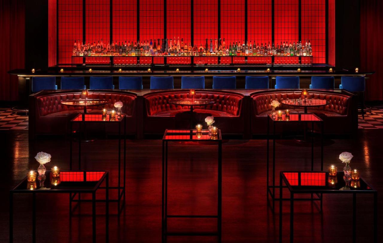 The Times Square Edition New York Luaran gambar The bar at the nightclub