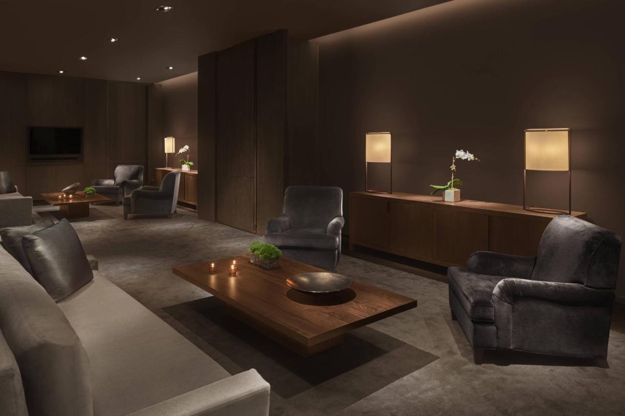 The Times Square Edition New York Luaran gambar The lounge at the airport