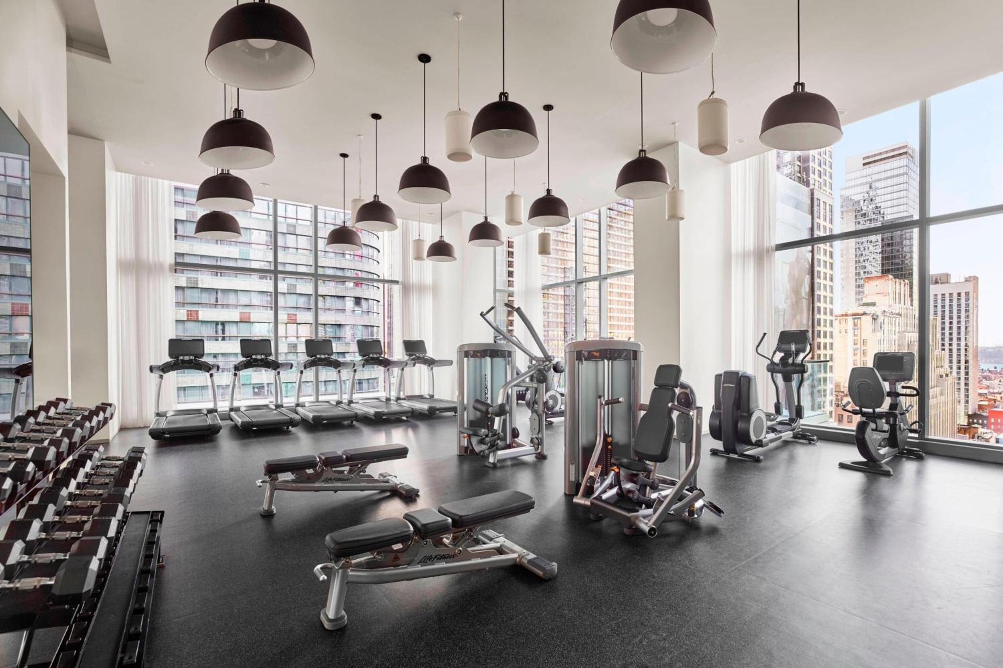 The Times Square Edition New York Luaran gambar The gym at 100 East 53rd Street